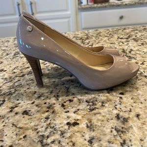 Beautiful Calvin Klein Tan Patent Open Toe Heels! Size 6! Great Condition!